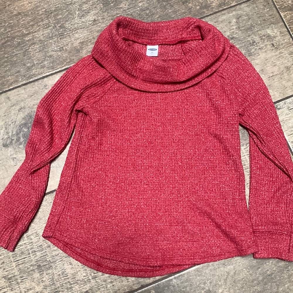Super cute Girls Old Navy “turtleneck” shirt